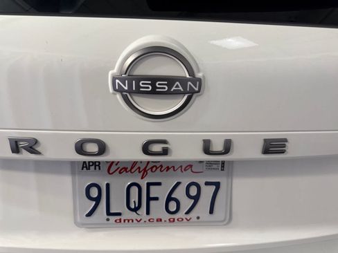 Used 2024 Nissan Rogue S FWD image 11