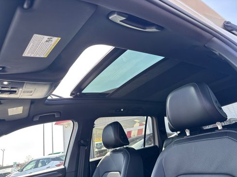 Used 2023 Volkswagen Tiguan SEL R-Line image 9