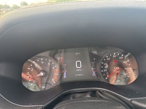Used 2025 Jeep Compass Trailhawk AWD/4WD image 14