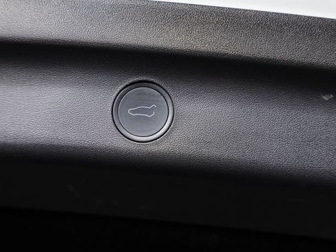 Used 2021 Tesla Model Y Performance AWD/4WD image 22