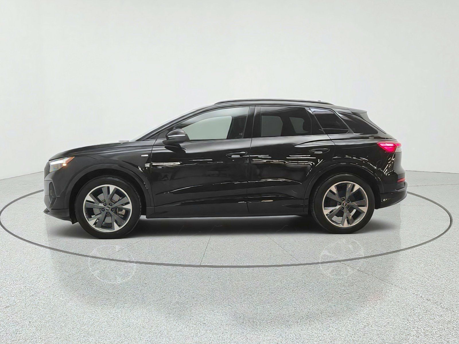 Used 2024 Audi Q4 e-tron Premium Plus AWD/4WD image 8
