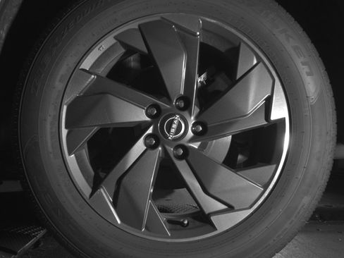Used 2025 Nissan Rogue SV FWD image 11