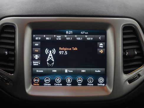 Used 2021 Jeep Compass Latitude image 18