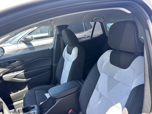 Used 2024 Chevrolet Trax LS w/ LS Convenience Package FWD image 7