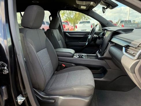 Used 2025 GMC Acadia Elevation image 21