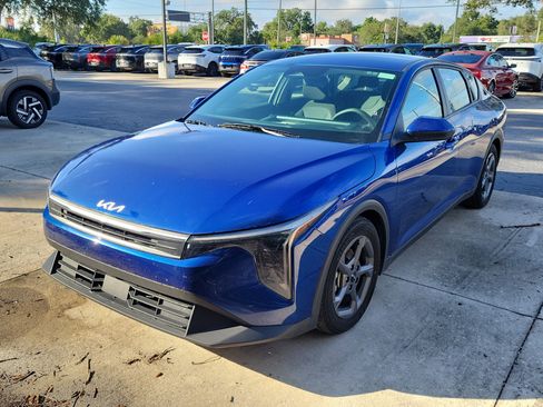 Used 2025 Kia K4 FWD image 2