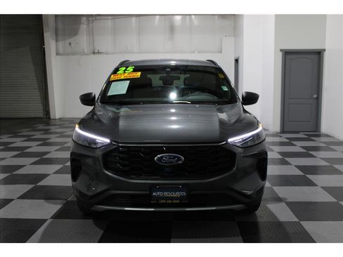 Used 2025 Ford Escape ST-Line image 3