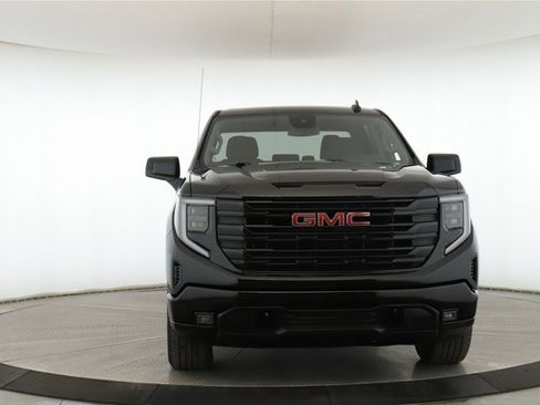 Used 2023 GMC Sierra 1500 Elevation image 12