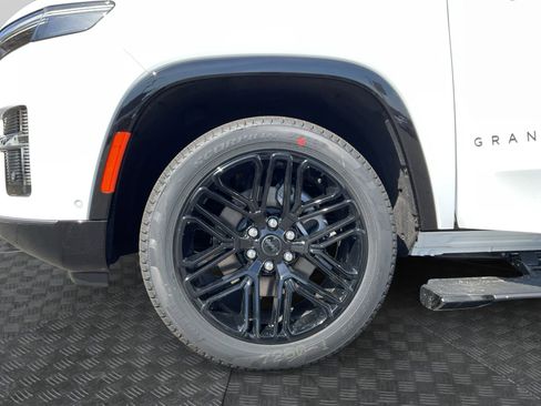 New 2026 Jeep Grand Wagoneer L Limited AWD/4WD image 14