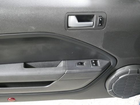 Used 2006 Ford Mustang GT Premium image 19