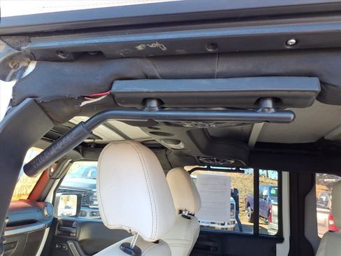 Used 2018 Jeep Wrangler Unlimited Sport S image 34