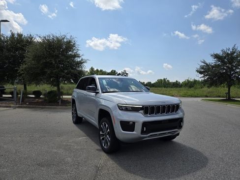 New 2025 Jeep Grand Cherokee Overland AWD/4WD image 3