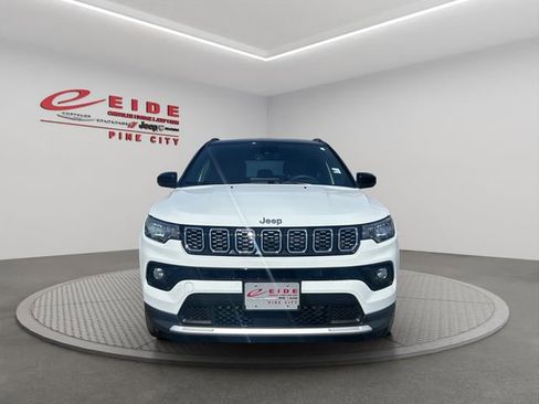 Used 2025 Jeep Compass Limited image 10