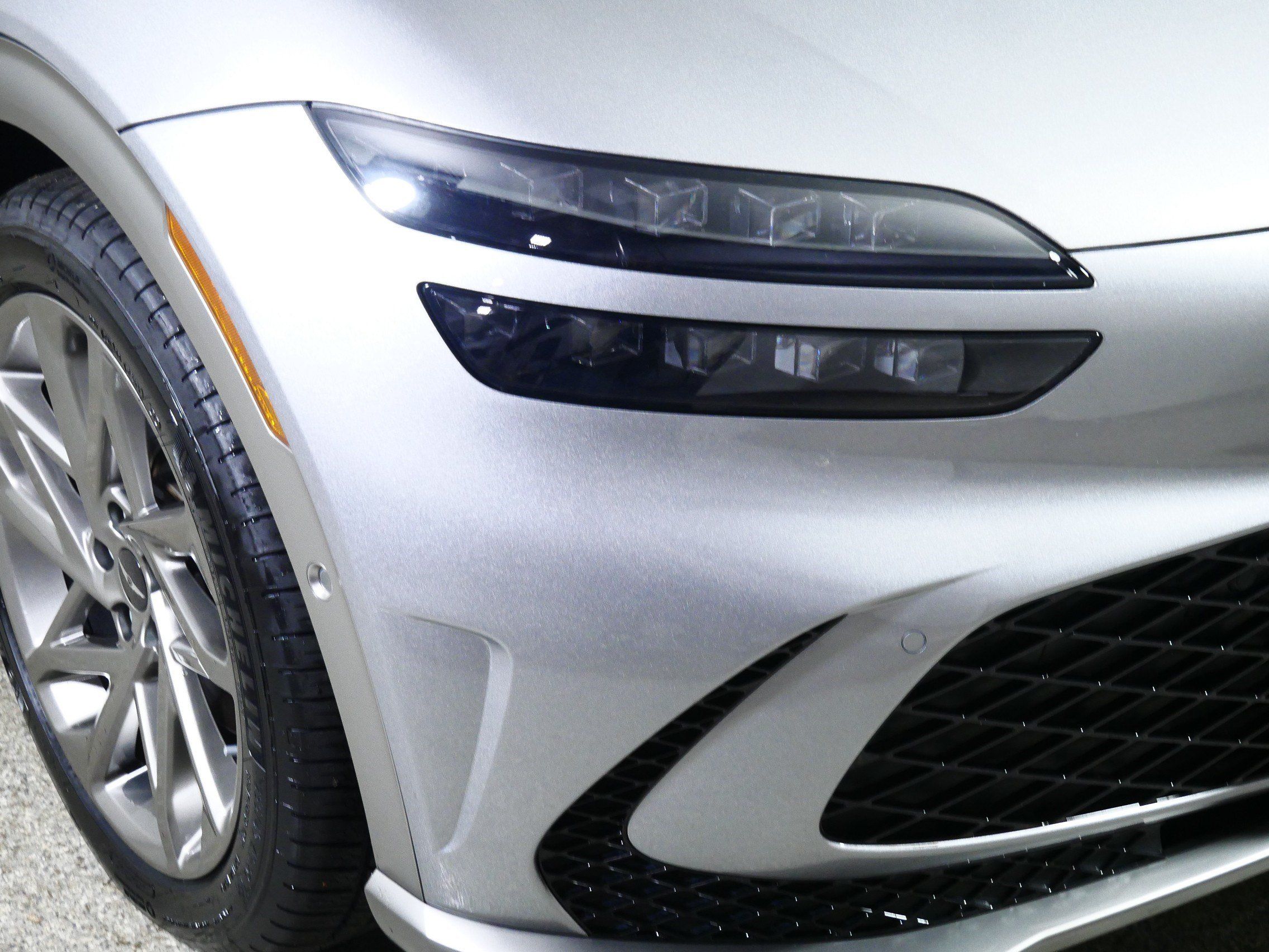 Certified 2023 Genesis GV60 Advanced AWD/4WD image 16
