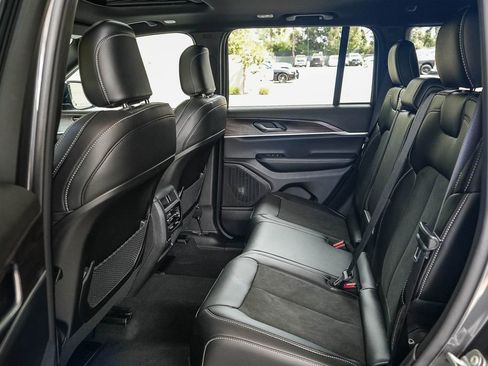 New 2026 Jeep Grand Cherokee Altitude image 19