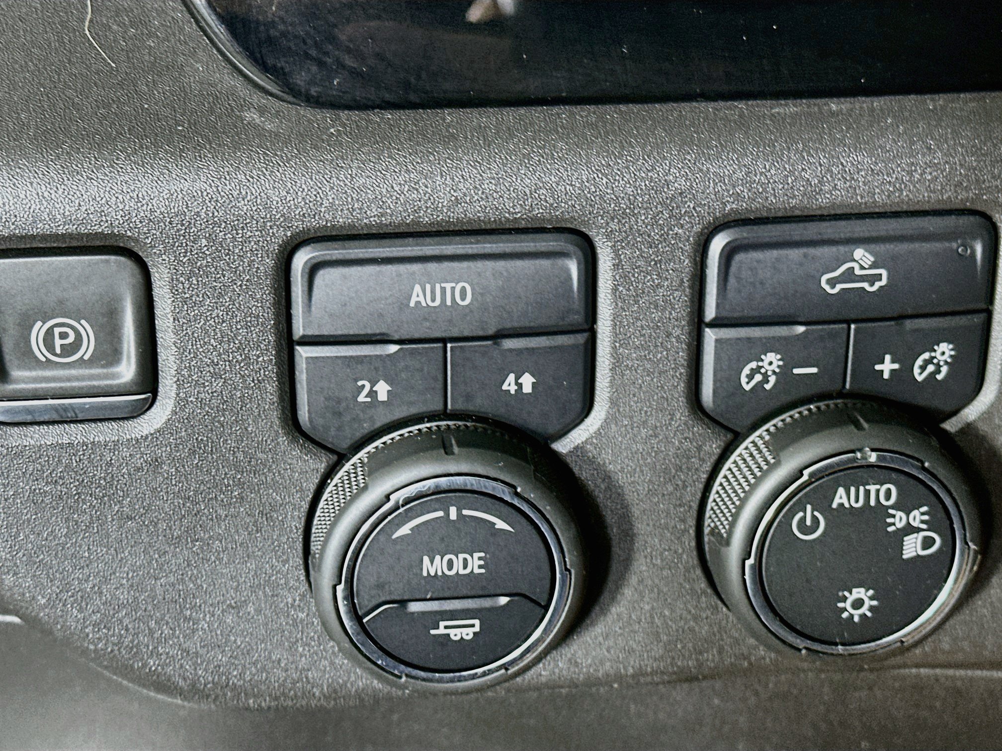 Used 2024 Chevrolet Silverado 1500 LT AWD/4WD image 17