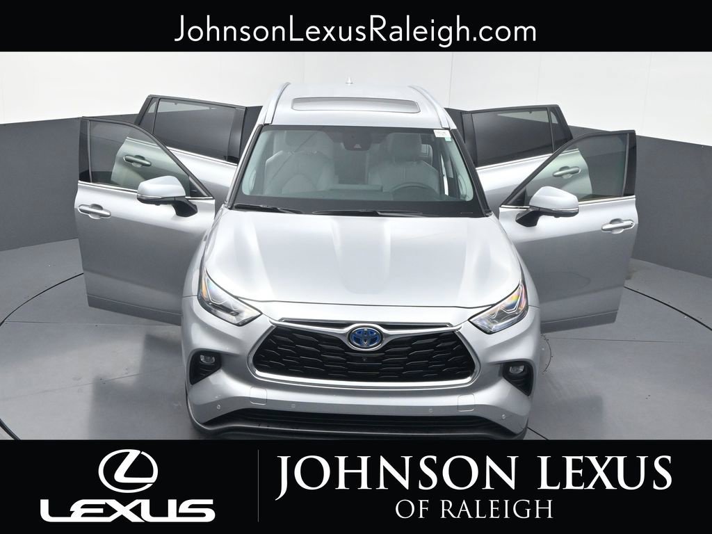 Used 2024 Toyota Highlander Limited AWD/4WD image 33