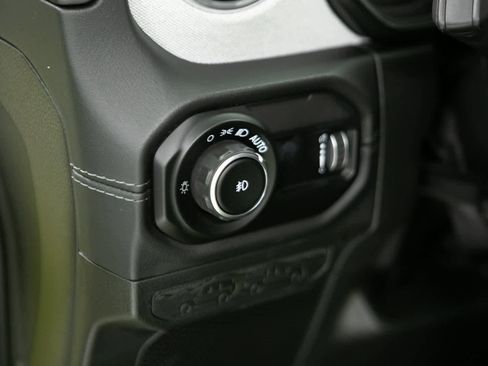 Used 2024 Jeep Wrangler Sahara image 18