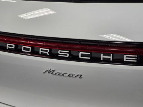 New 2026 Porsche Macan image 21