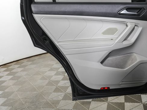 Used 2022 Volkswagen Tiguan SE R-Line image 39