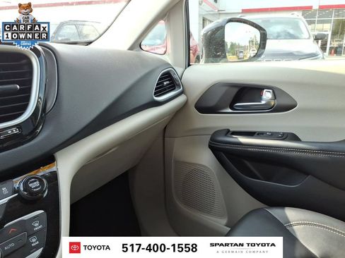 Used 2024 Chrysler Pacifica Touring-L FWD image 22