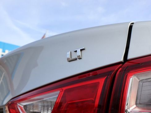 Used 2018 Chevrolet Malibu LT image 31