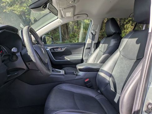 Used 2021 Toyota RAV4 XLE image 15