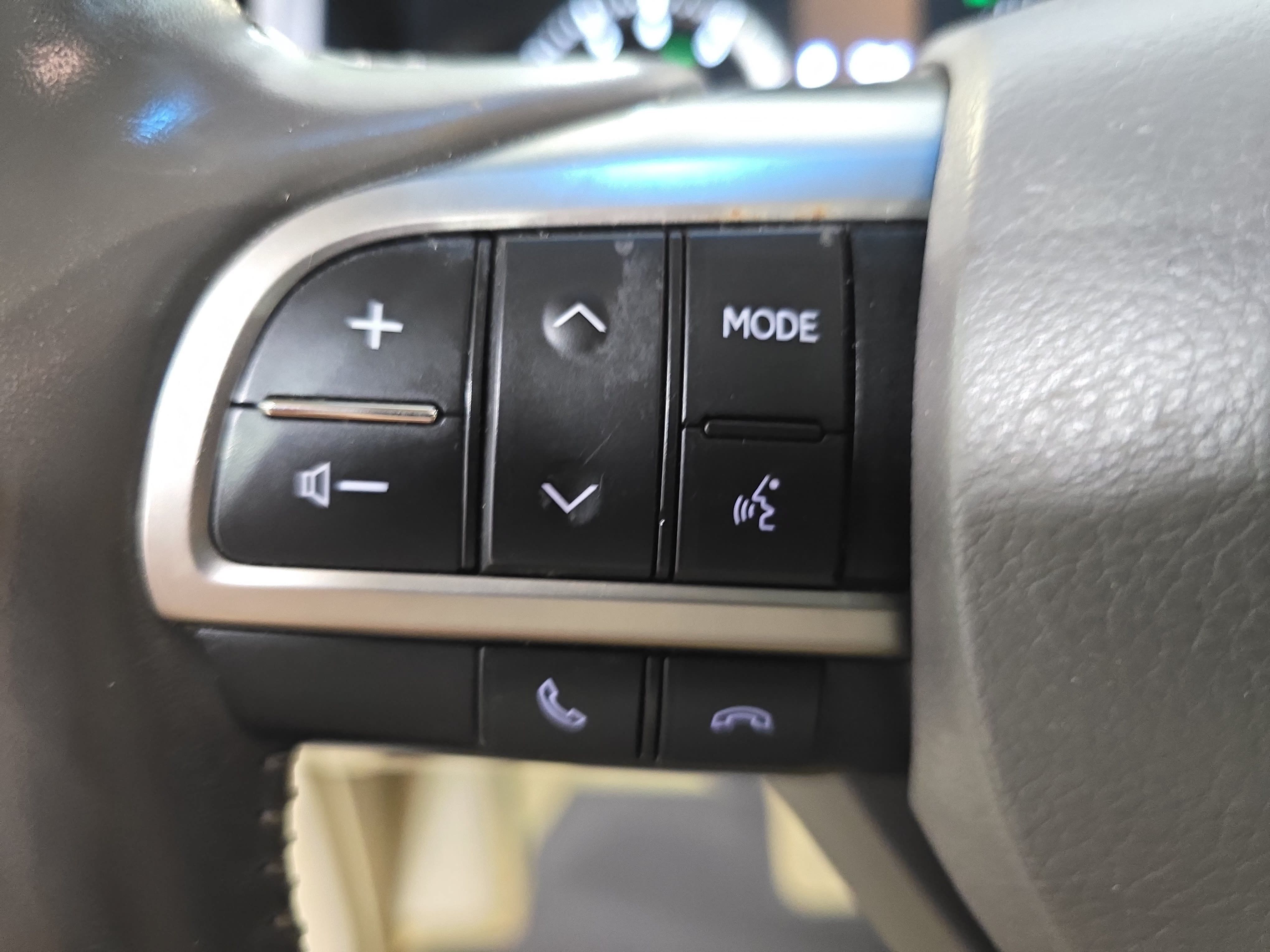 Used 2021 Lexus LX 570 4WD w/ Luxury Package image 14