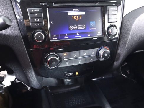 Used 2020 Nissan Rogue Sport S image 18