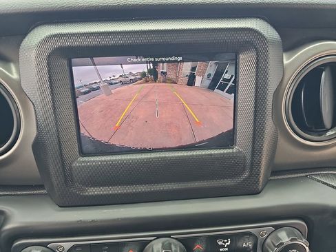 Used 2023 Jeep Wrangler Unlimited w/ Cold Weather Group image 21