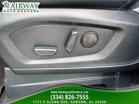 Used 2025 Ford Explorer ST-Line w/ ST-Line Street Pack AWD/4WD image 17
