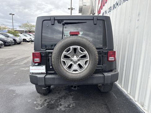 Used 2014 Jeep Wrangler Unlimited Rubicon w/ Connectivity Group image 8
