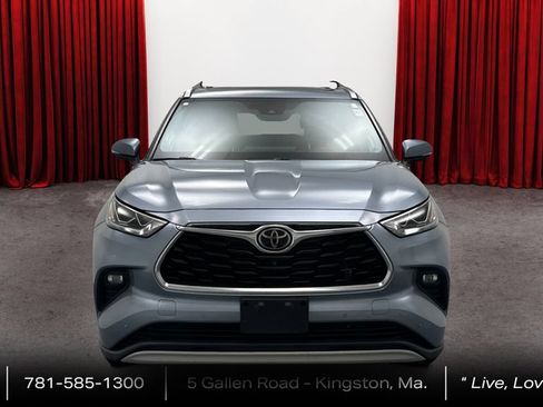 Certified 2021 Toyota Highlander Platinum AWD/4WD image 2