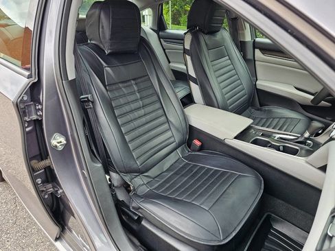 Used 2018 Honda Accord EX image 32