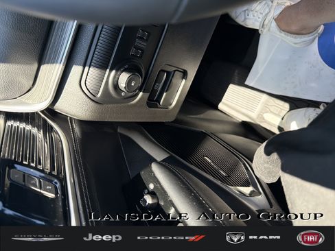 Used 2024 Jeep Wagoneer L Series III w/ Premium Group I AWD/4WD image 1