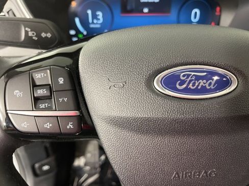 Used 2025 Ford Escape Platinum image 9