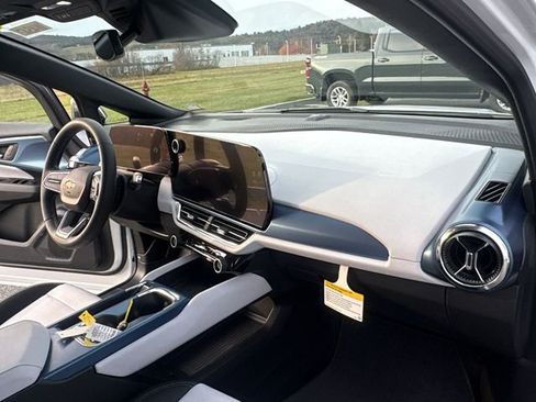 New 2026 Chevrolet Equinox EV LT w/ LPO, Blackout Package FWD image 30