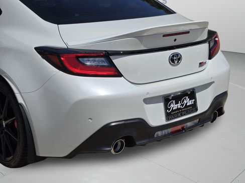 Used 2025 Toyota GR86 Premium w/ Performance Package RWD image 38