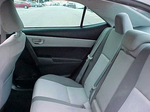 Used 2017 Toyota Corolla LE image 8