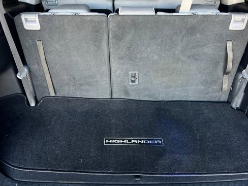 Used 2022 Toyota Highlander L image 16