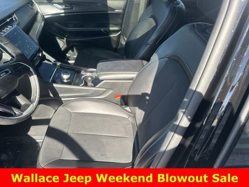Used 2024 Jeep Grand Cherokee Altitude AWD/4WD image 17