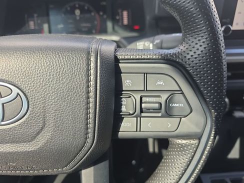 Used 2025 Toyota Tacoma SR5 AWD/4WD image 18