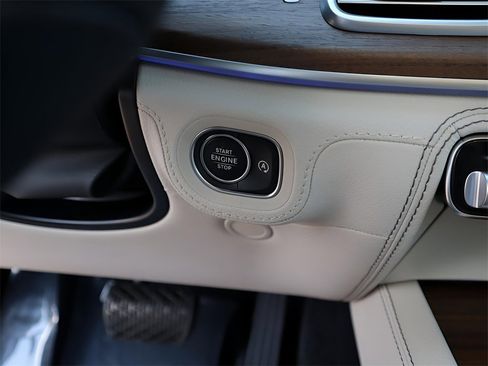 New 2026 Mercedes-Benz GLS 450 4MATIC image 42