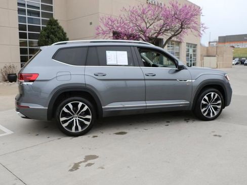 Used 2021 Volkswagen Atlas SEL R-Line FWD image 6