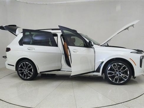 Used 2025 BMW X7 xDrive40i w/ M Sport Package image 75