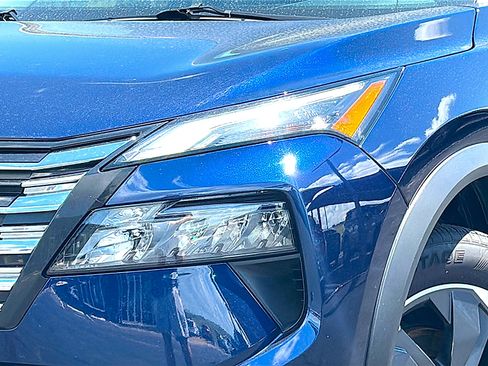 Used 2025 Nissan Rogue SV FWD image 4