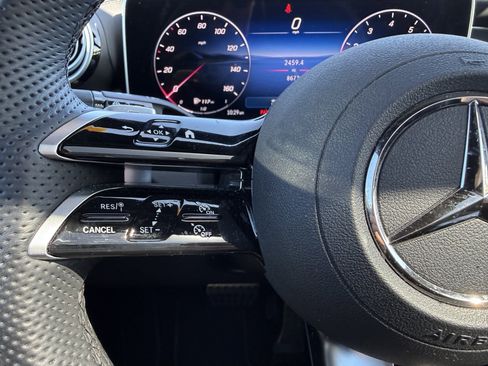 Used 2025 Mercedes-Benz GLC 300 4MATIC image 19