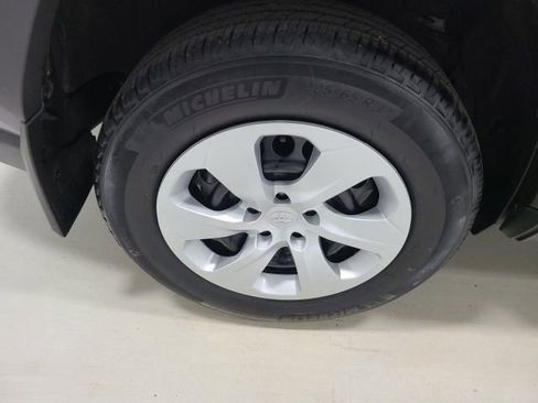 Certified 2024 Toyota RAV4 LE AWD/4WD image 34