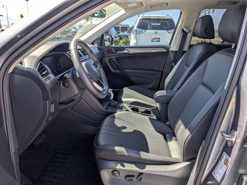 Used 2022 Volkswagen Tiguan SE AWD/4WD image 18