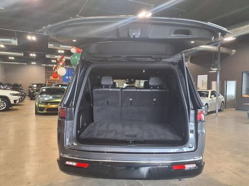 Used 2024 Jeep Wagoneer L Series II w/ Flexible Seating Group image 11